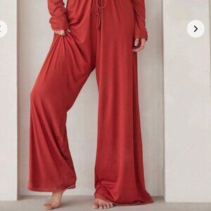 Cloud crop tee (S) and Cloud slim Pant (M) in RUST (color discontinued)